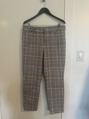 Old Navy Women’s Straight-Leg Plaid Pants in Black and White
